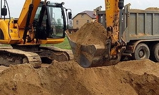 Выкопать яму экскаватором в Мценске от 932 руб. - 2Землекопа-Мцн
