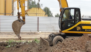 Выкопать яму экскаватором в Мценске от 932 руб. - 2Землекопа-Мцн