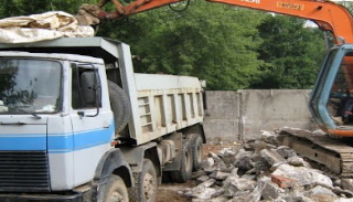 Вывоз строительного мусора с участка в Мценске недорого от 1553 руб. | 2Землекопа-Мцн